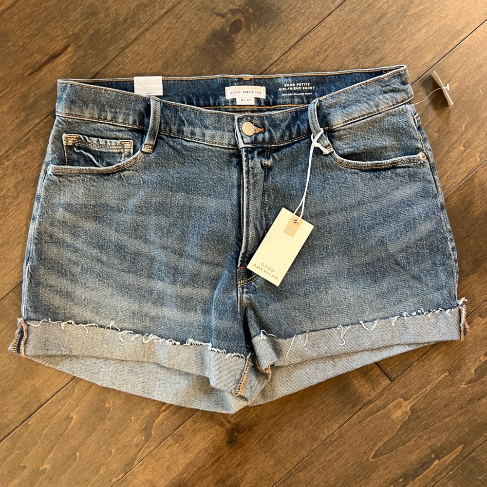 NWT Women's GOOD AMERICAN Good Girlfriend Jean Shorts, size 4/27
